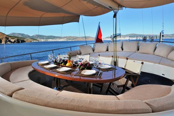 DOLCE MARE Deck Lounge.jpg