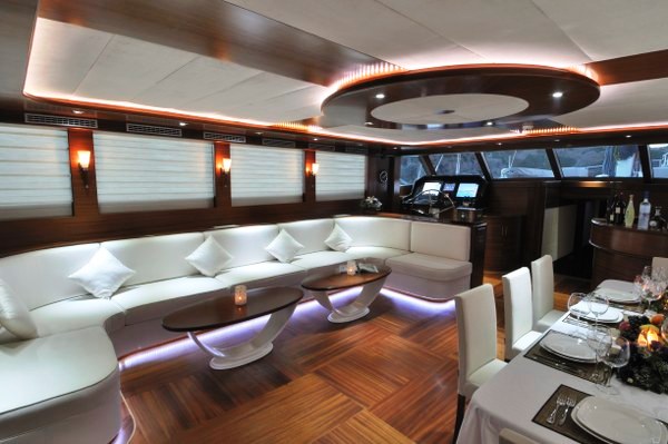DOLCE MARE Salon.jpg