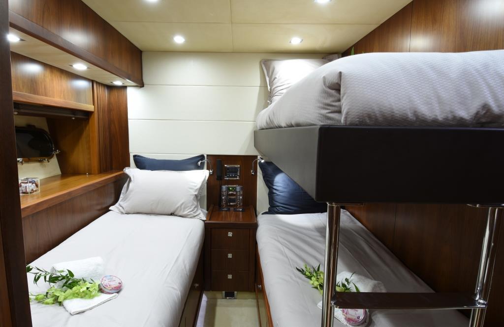 DOUBLE D - Twin cabin.jpg