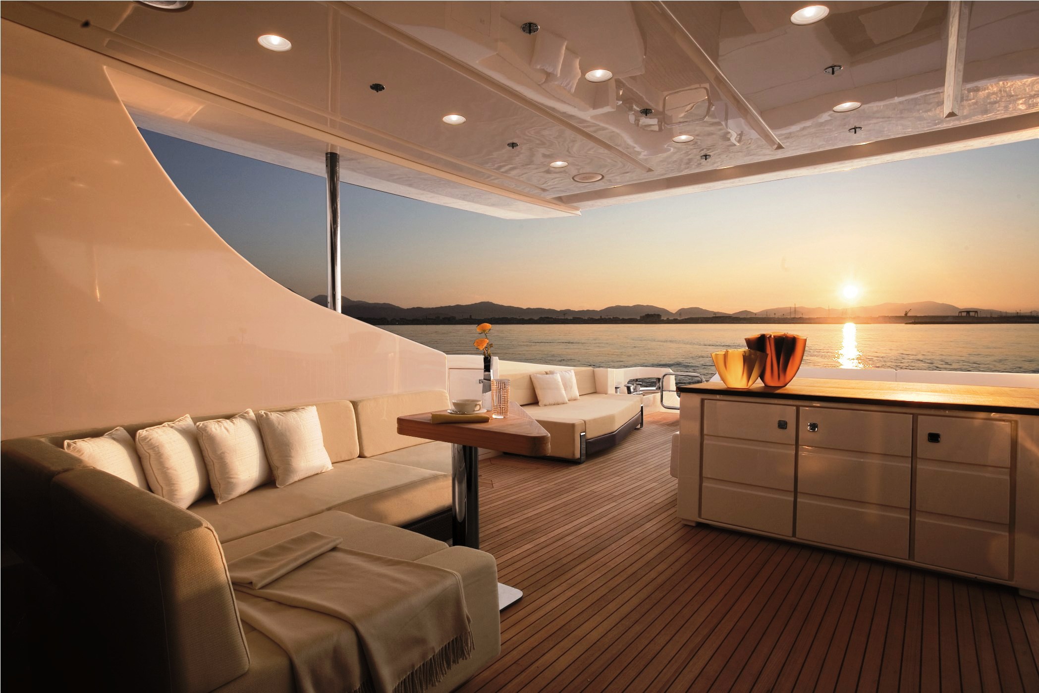DUKE Sistership Azimut 103 S Cockpit Detail 3.jpg