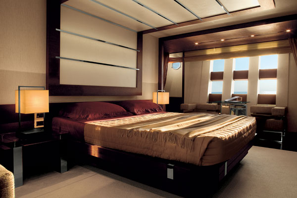 DUKE Sistership Azimut 103 S Master Cabin.jpg