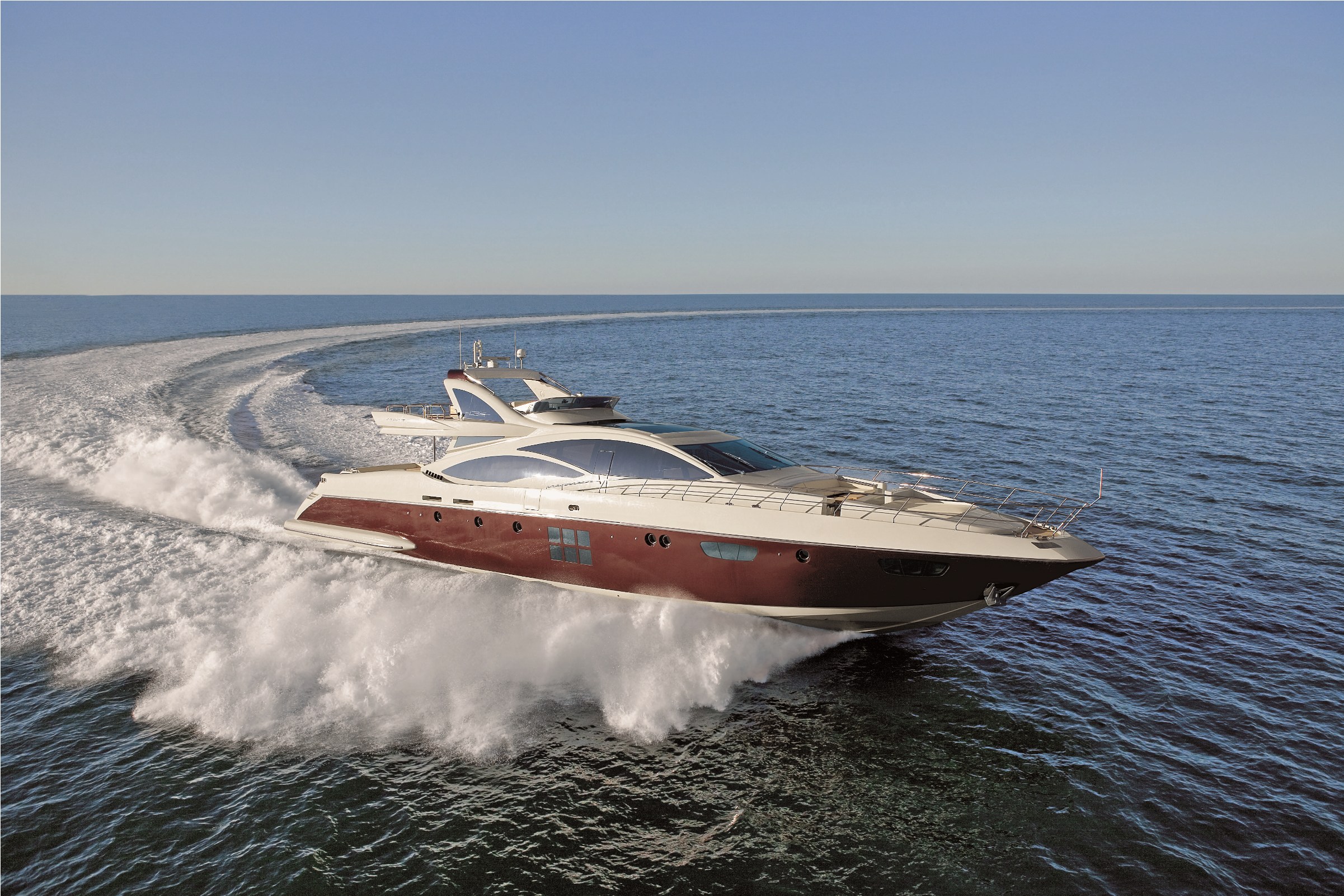 DUKE Sistership Azimut 103 S Running 1.jpg
