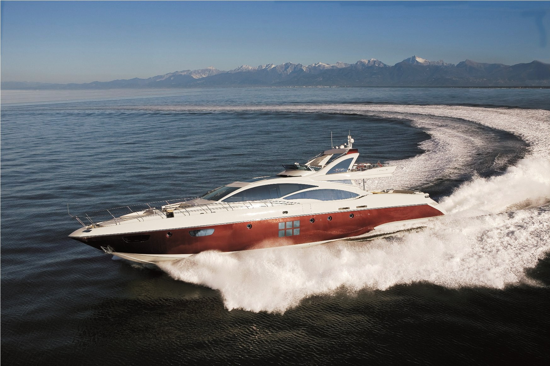 DUKE Sistership Azimut 103 S Running 4.jpg