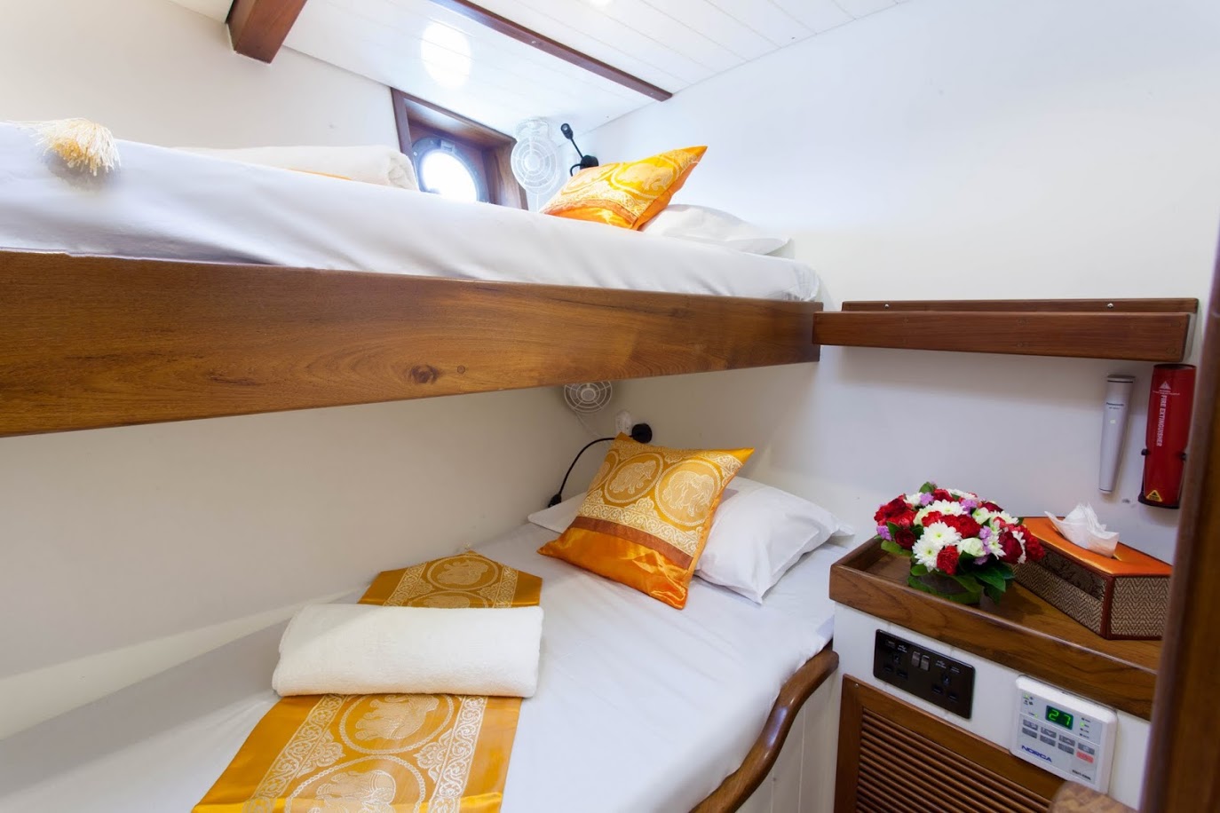 Dallinghoo - Twin Cabin.jpg