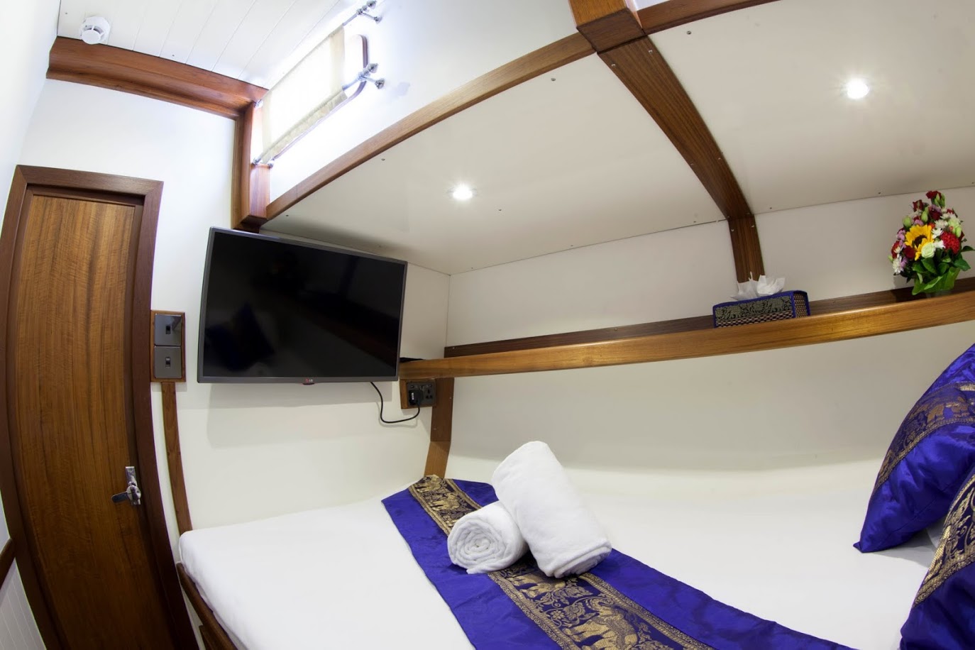 Dallinghoo - VIP Cabin.jpg
