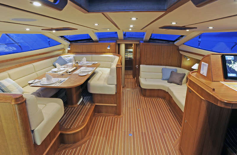 Discovery Yachts More Magic - Saloon 2.jpg