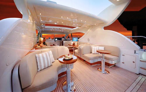 Dolce Vita II Main Deck.jpg
