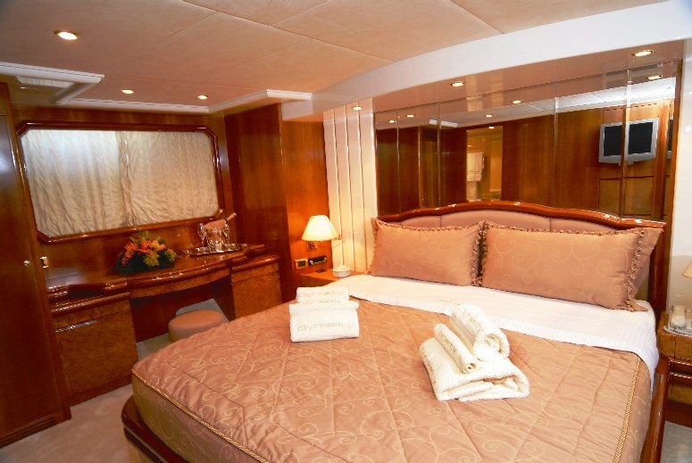 Dynasty - VIP cabin.jpg