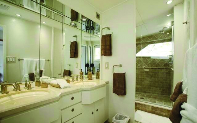 EL JEFE - master stateroom.jpg