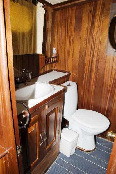 ELENA TZEI Bathroom.jpg