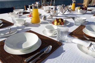 ELEONORA -  Breakfast al fresco style.jpg