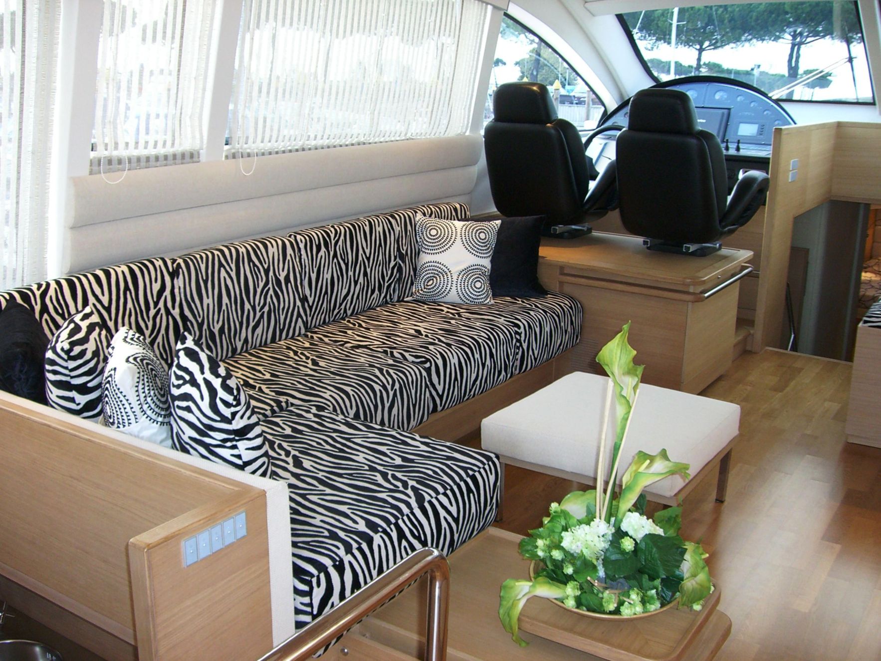 ENCORE - Saloon Seating.jpg