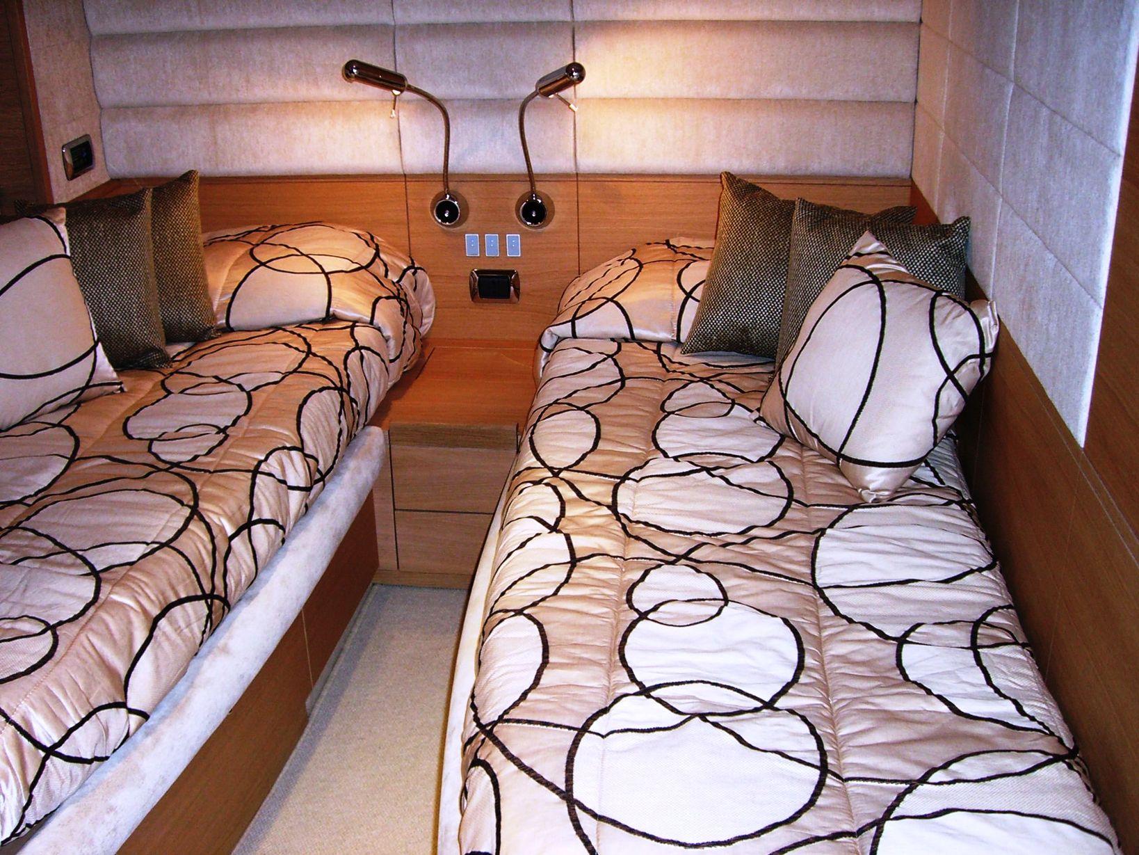 ENCORE - Twin Cabin.jpg