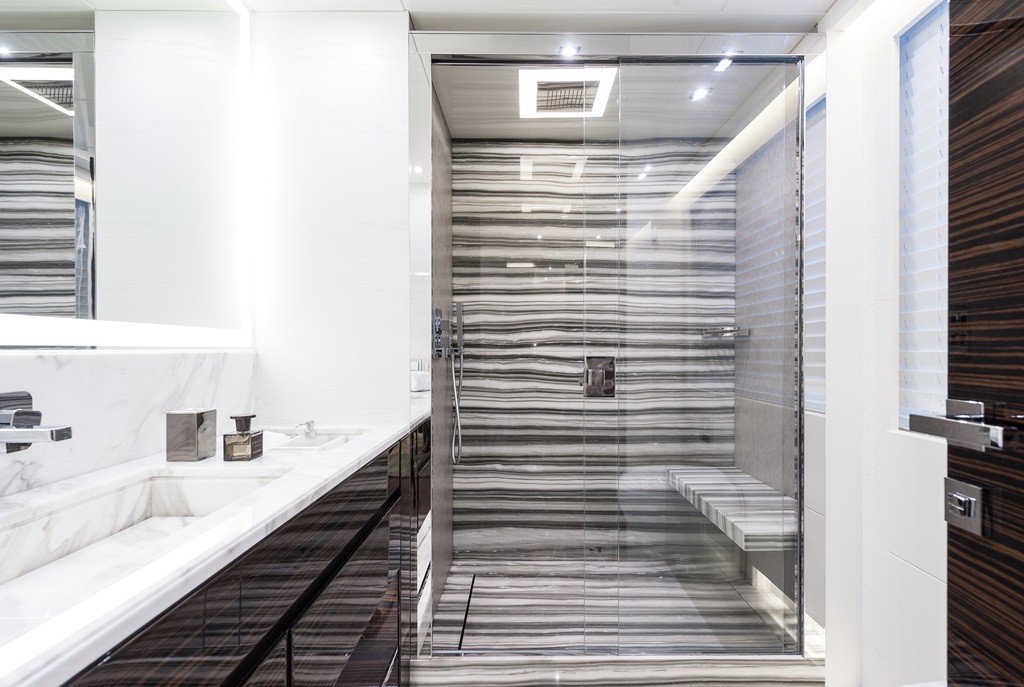 ENTOURAGE - Guest ensuite - double cabin.jpg