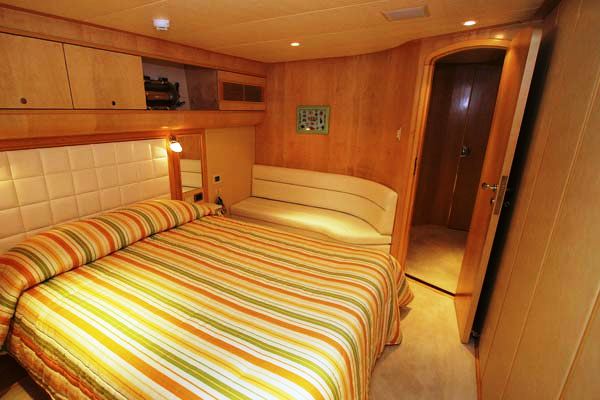 Eagles Nest -  Queen Cabin.jpg
