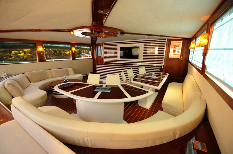 Esma Sultan bow saloon view 1.jpg