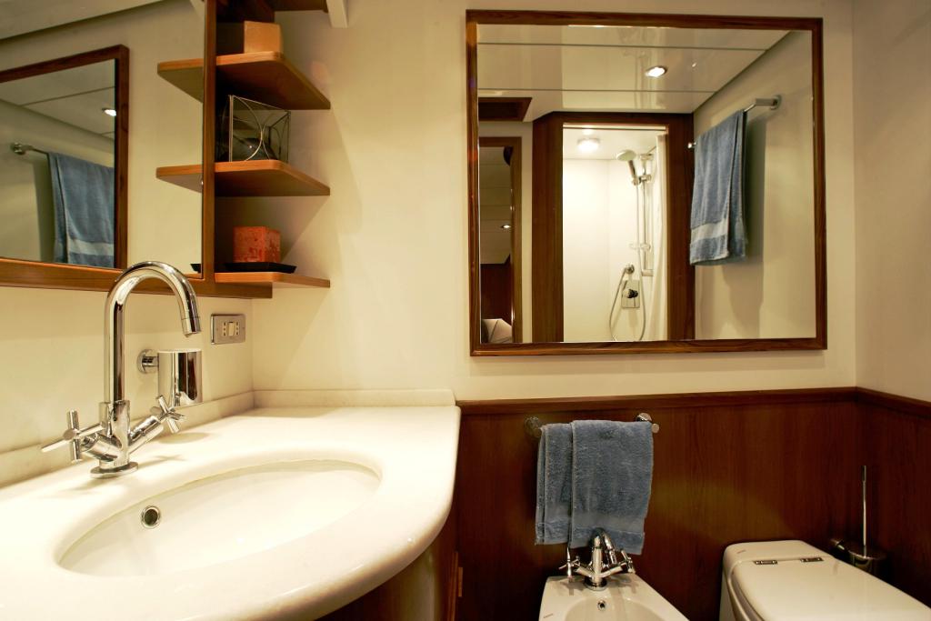 Eta  Bathroom 2.jpg