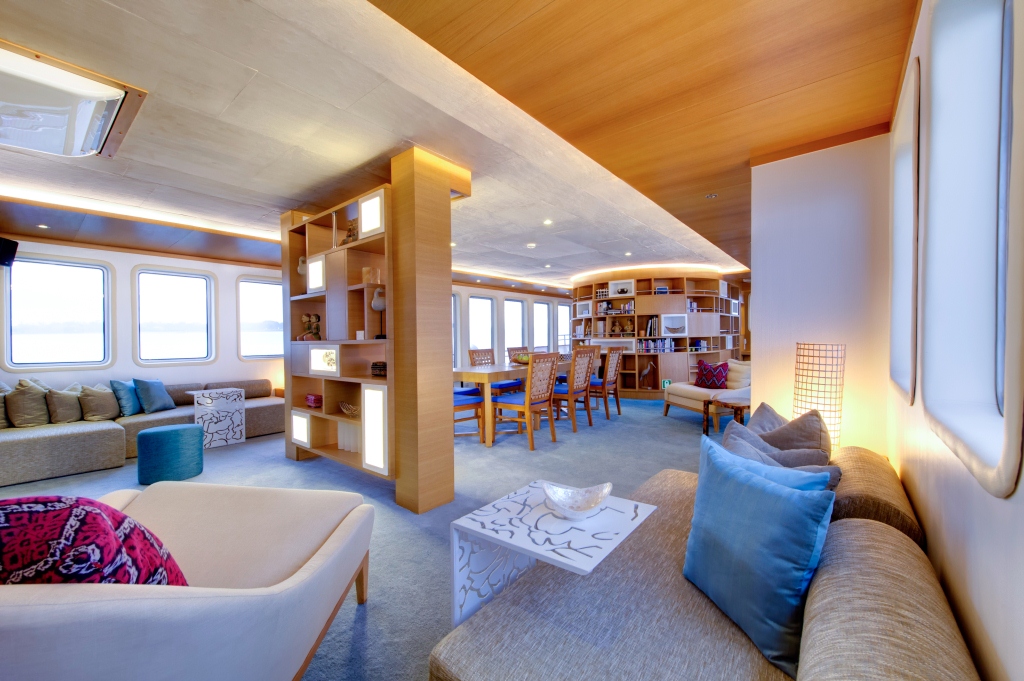 Expedition yacht SALILA -  Salon and Dining.jpg