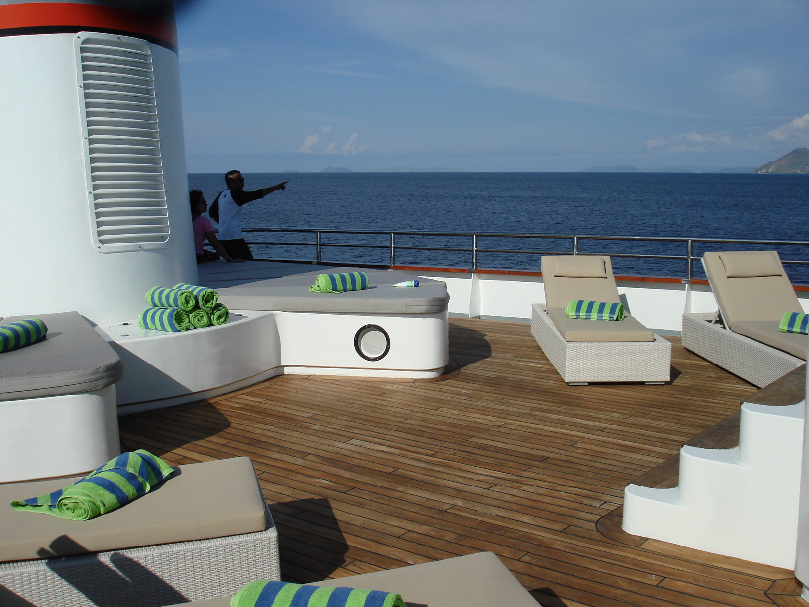 Expedition yacht SALILA -  Sundeck Sunbeds.jpg