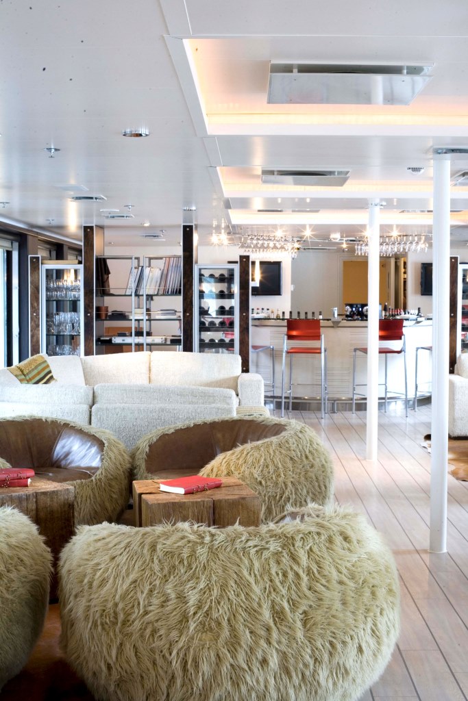Explorer Yacht ATMOSPHERE -  Salon Seating.jpg