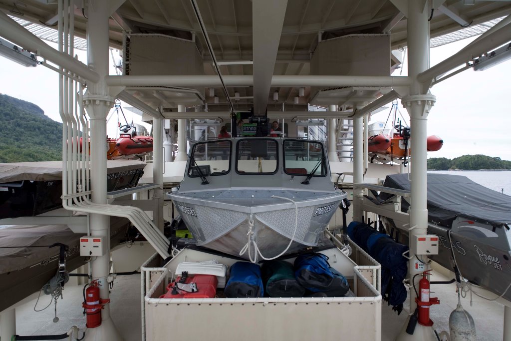 Explorer Yacht ATMOSPHERE -  Tender.jpg