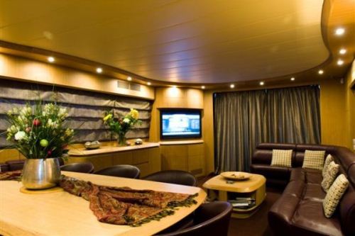 FELICITY 777 -  Salon 2.jpg