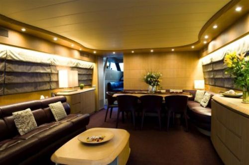 FELICITY 777 -  Salon.jpg