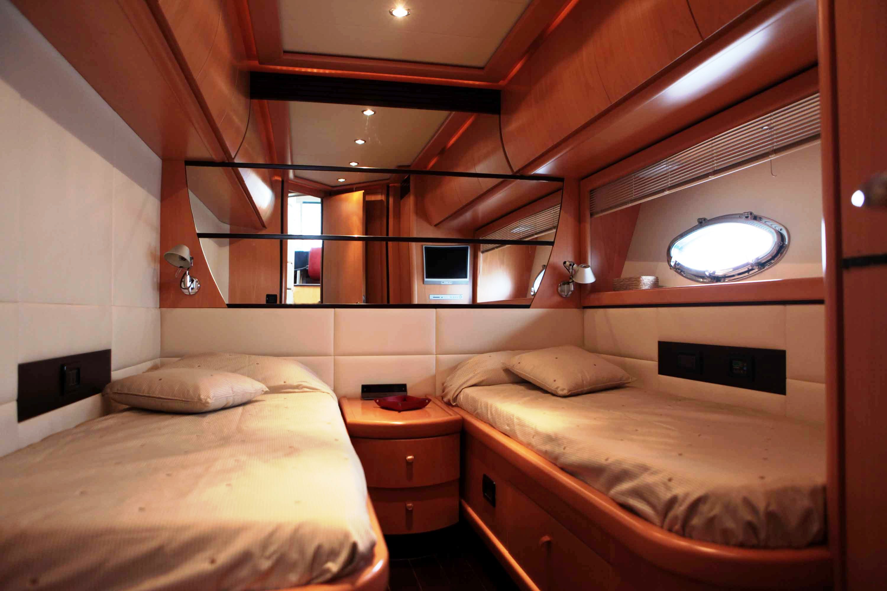 FIRE FLY -  Twin Cabin.jpg