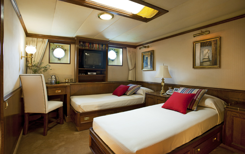 FLEURTJE -   Twin Cabin.jpg