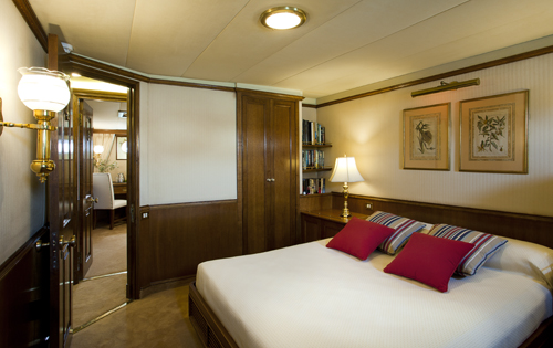 FLEURTJE -   VIP Cabin.jpg