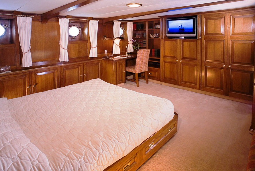 FLEURTJE -  Master Cabin.jpg