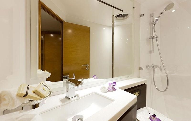 FLOW - Ensuite.jpg