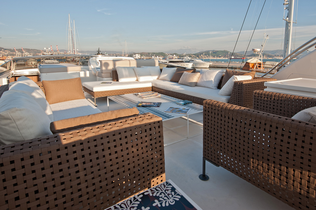FORTUNA SL82 -  Flybridge Seating.jpg