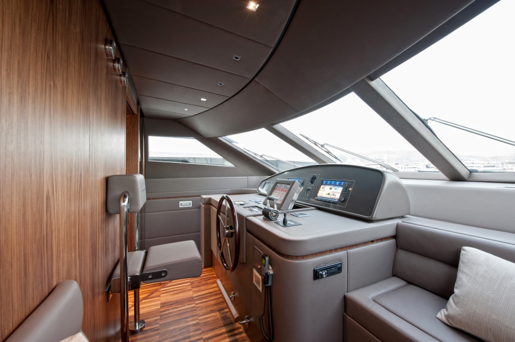 FORTUNA SL82 -  Wheelhouse.jpg