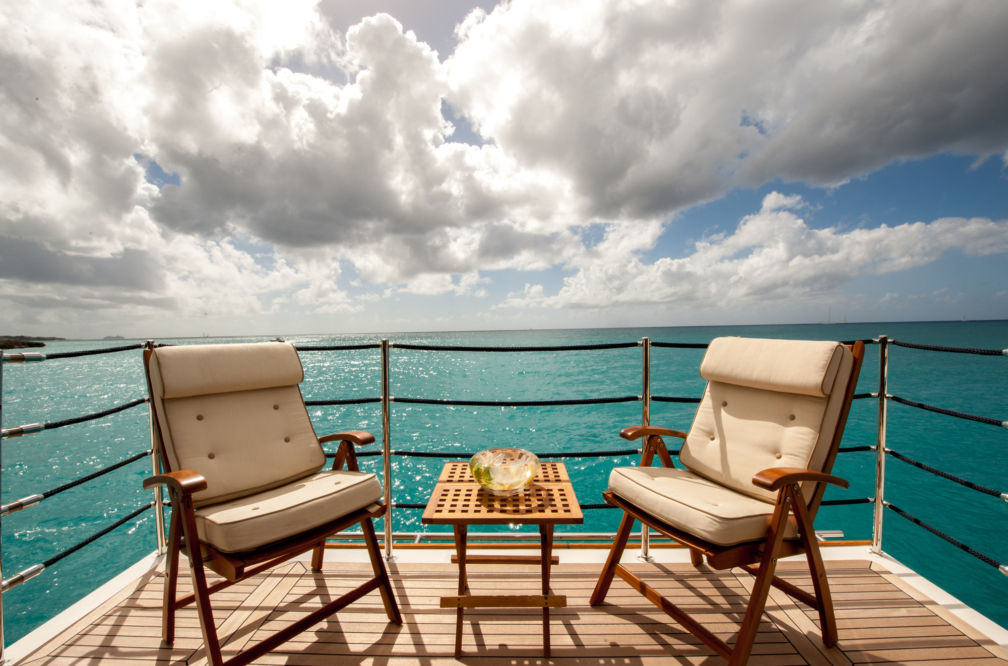 Ferretti AMORE MIO - Balcony.jpg