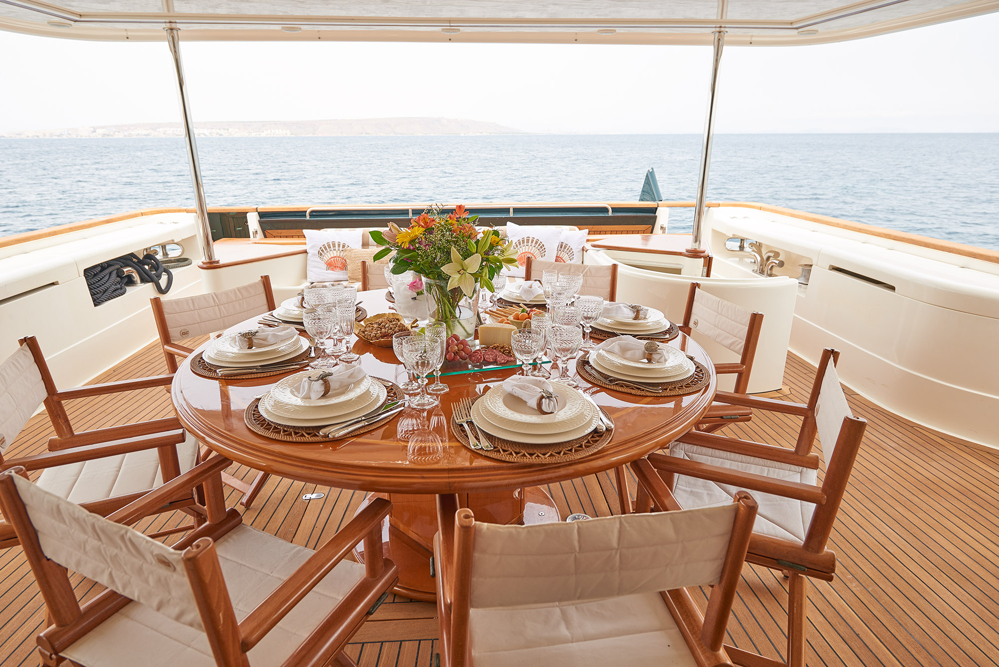 Ferretti Motor Yacht IMAGINE - Alfresco dining.jpg
