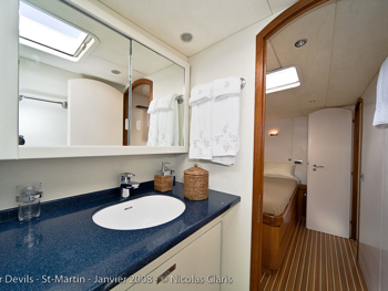 Four Devils - Master Ensuite.jpg