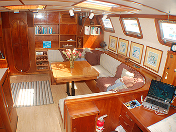 Freedom - Saloon from Companionway.jpg