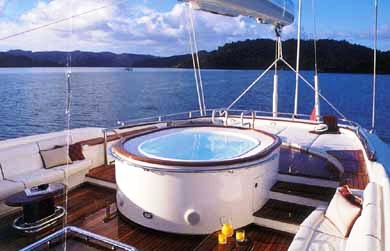 GEORGIA - flybridge spa pool.jpg