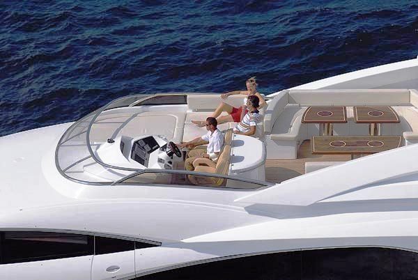 GILARA - flybridge (sistership).jpg