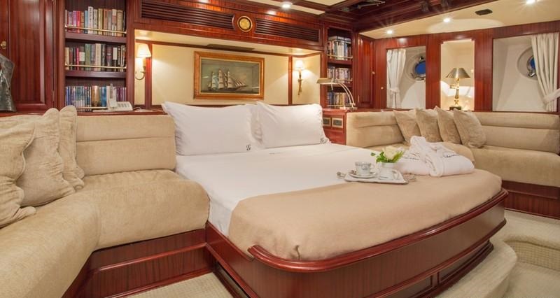 GLORIA Sailing yacht - Master cabin.jpg