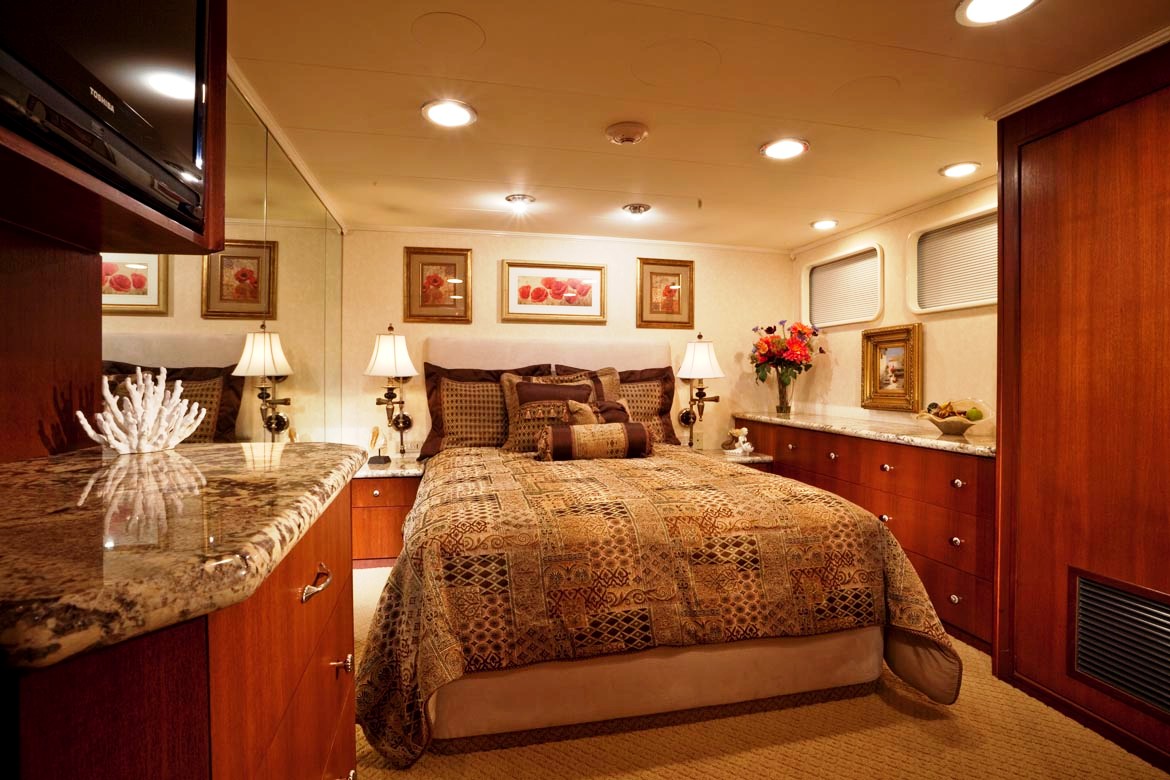 GOLDEN COMPASS -  Guest Port Aft.jpg