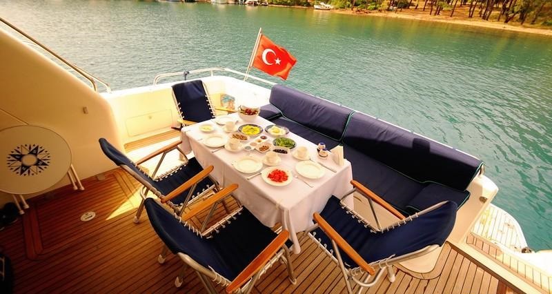 GRACE - Alfresco dining.jpg