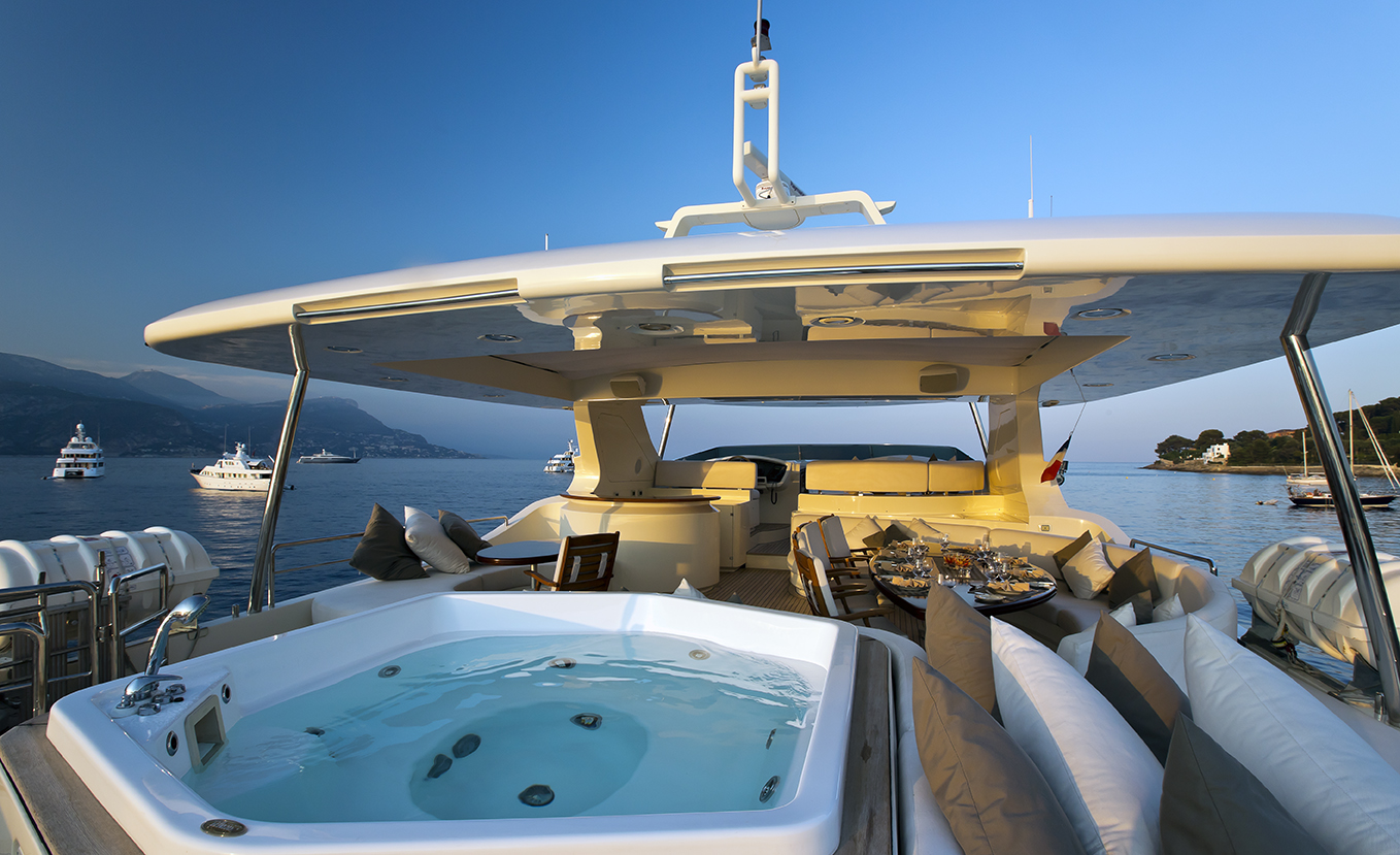GRANDE - Sundeck 2.jpg