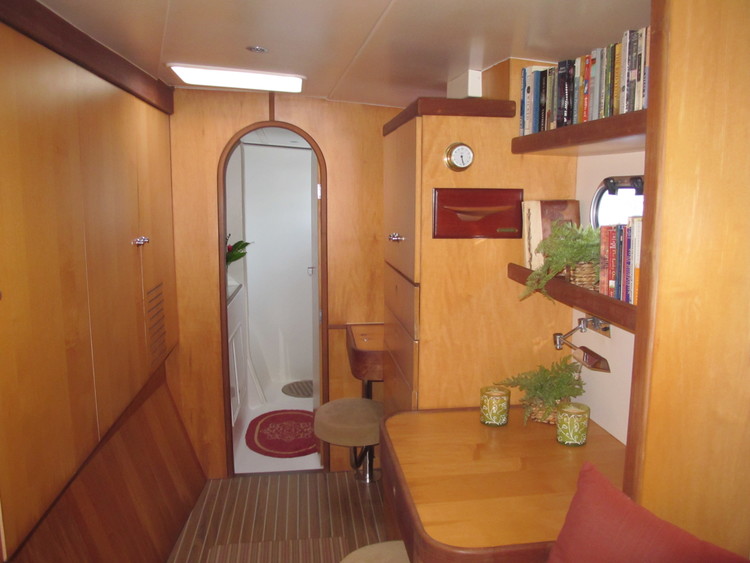 GREEN FLASH - To ensuite.jpg