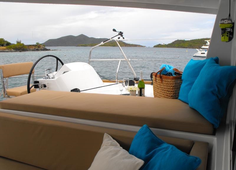 GREENBOAT I - Cockpit sunpads.jpg