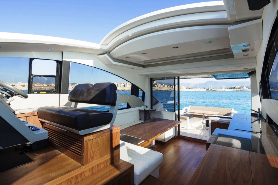 GREY GOOSE OF ANTIBES -  Salon looking Aft.jpg