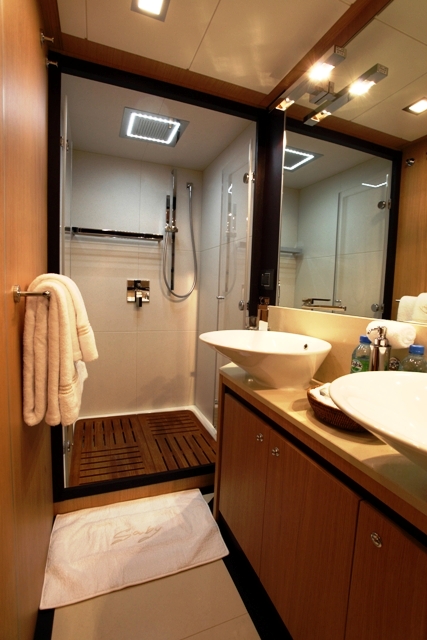 Gaby -  bathroom.jpg