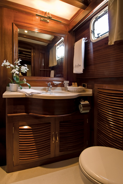 Guet SANTA LUCIA -  Guest Ensuite.jpg