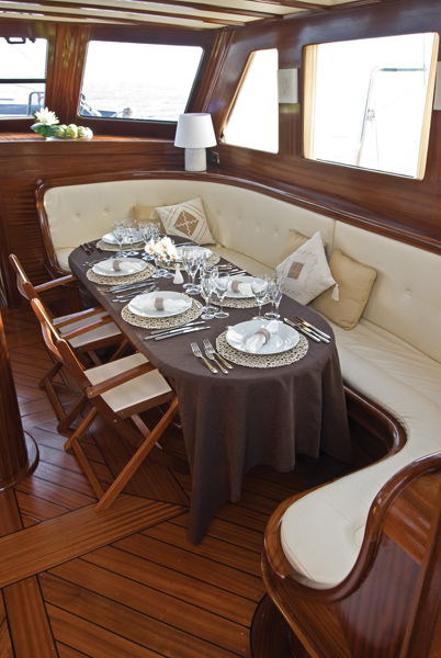 Guet SANTA LUCIA -  Salon Dining.jpg